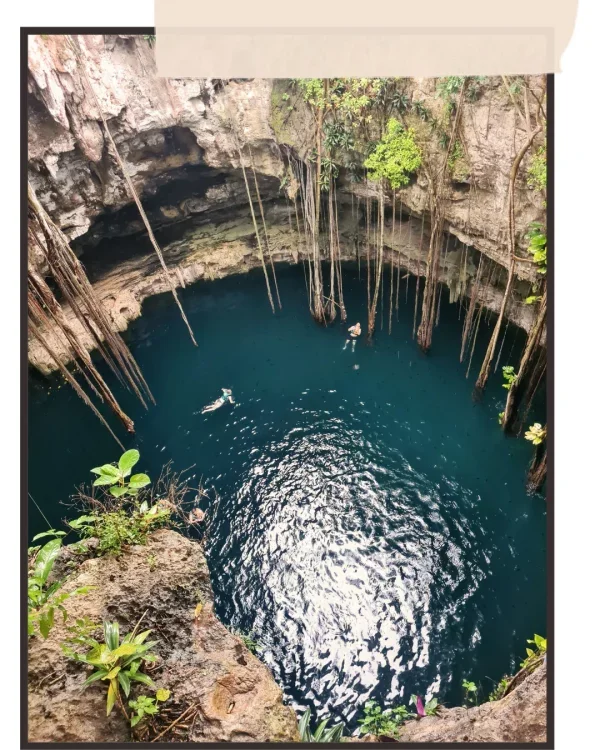 cenote a l'interieur de l'hacienda oxman vu d'en haut