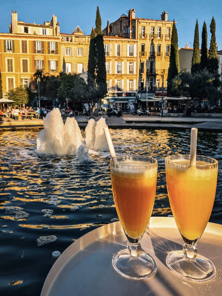 cocktail en terrasse au cr ju a marseille