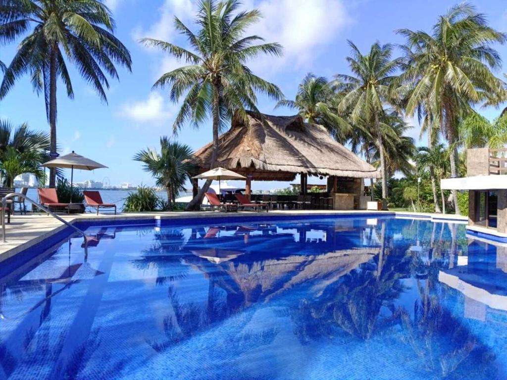 piscine-exterieure-sina-suite-hotel-cancun-mexique