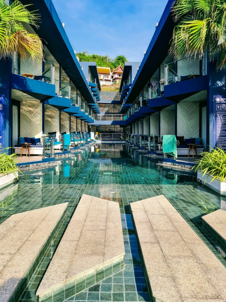 piscine et chambre acces direct a la baignade au tide hotel a phuket