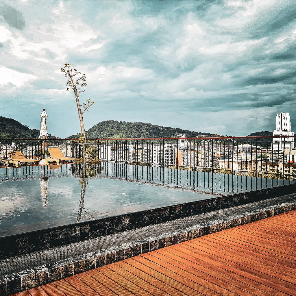 piscine en rooftop rak elegant hotel phuket