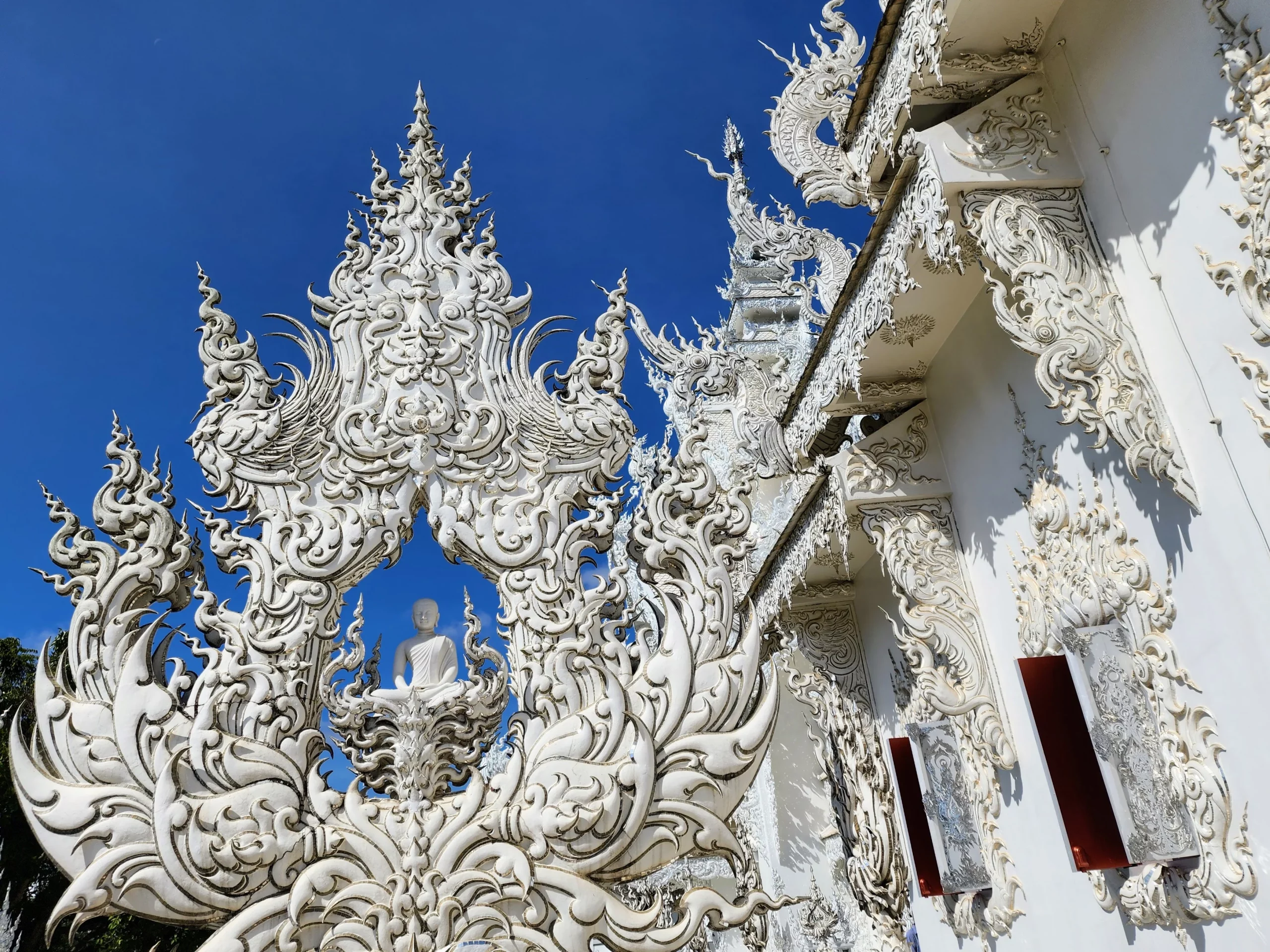 temple-blanc-sculpture-thailande