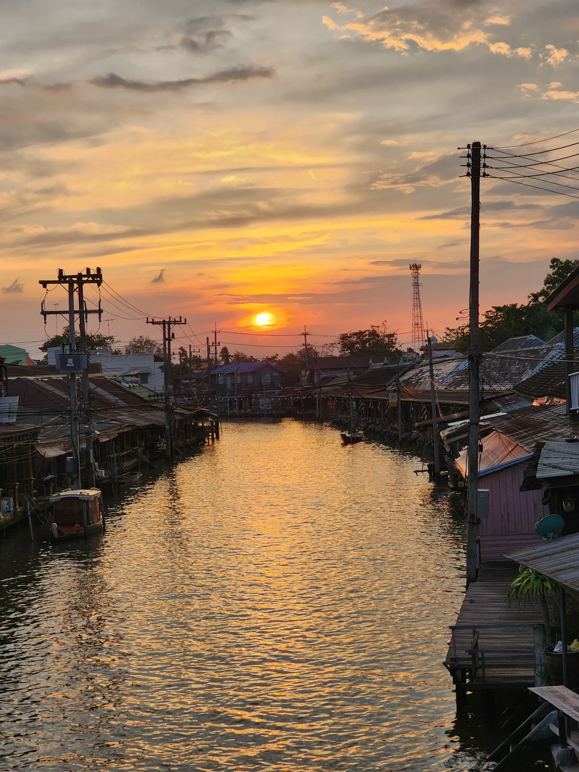 marché-flottant-amphawa-thailande