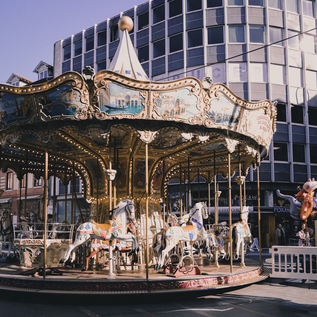 manege carousel ancien en centre ville de toulouse