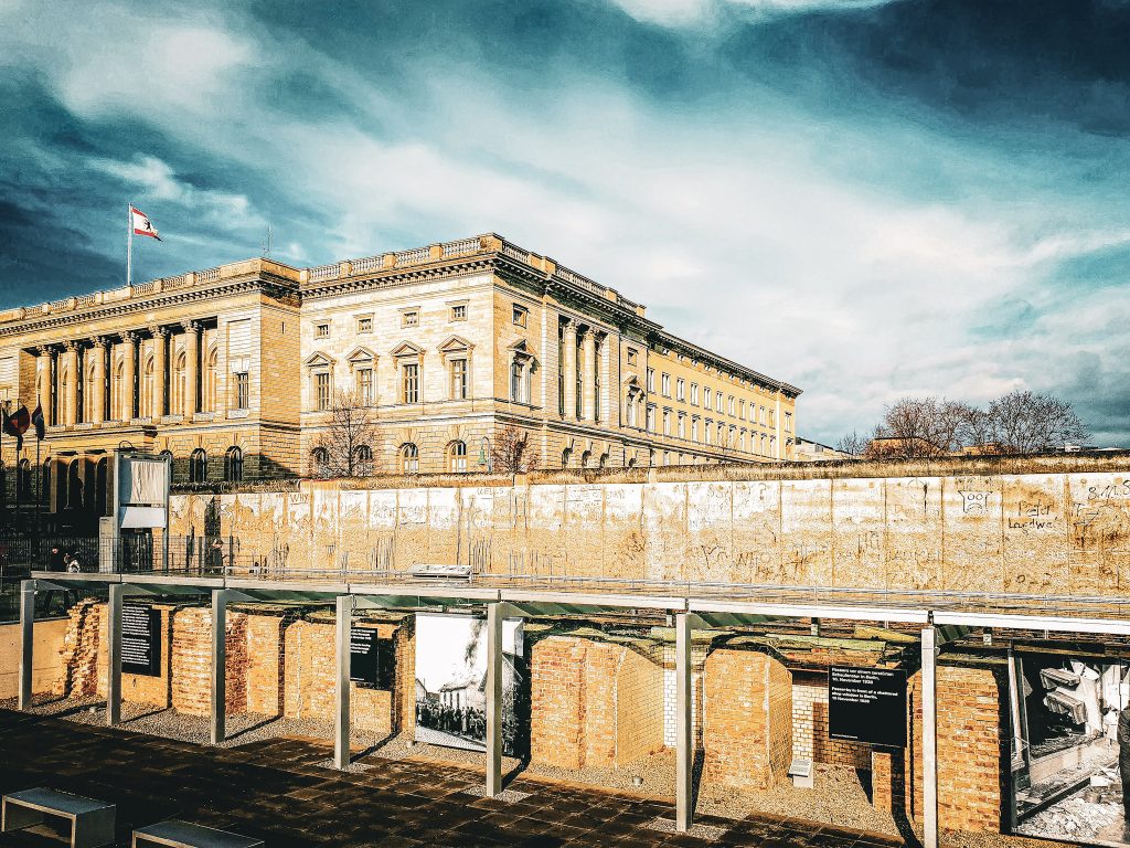 vue exterieure de la topographie de la terreur musee de berlin