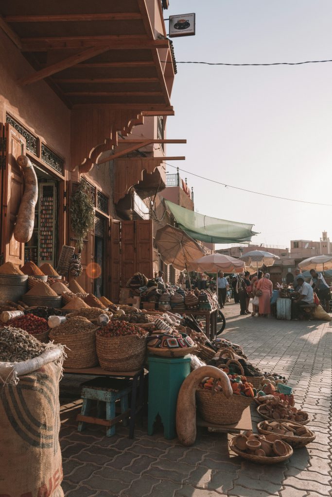 stand d'epices dans un souk du maghreb