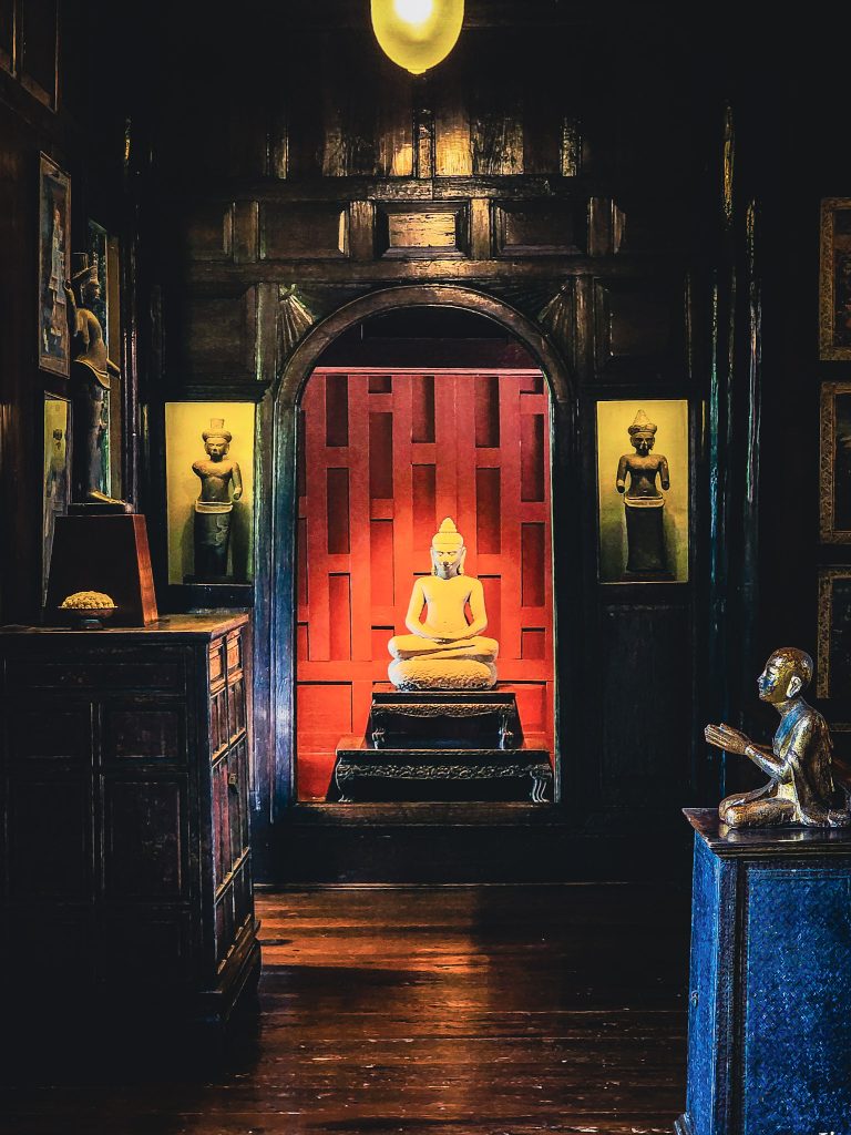 statues bouddha decoration interieure maison de jim thomson bangkok