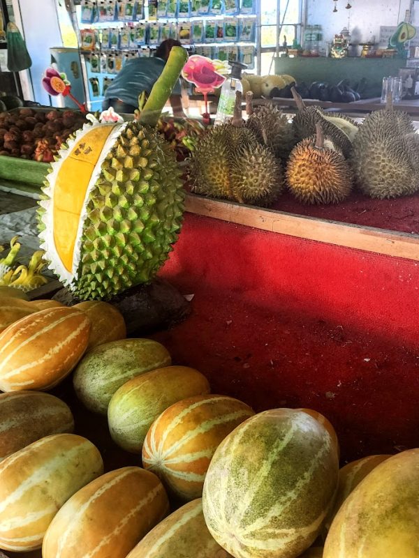 durian entier fruit asiatique