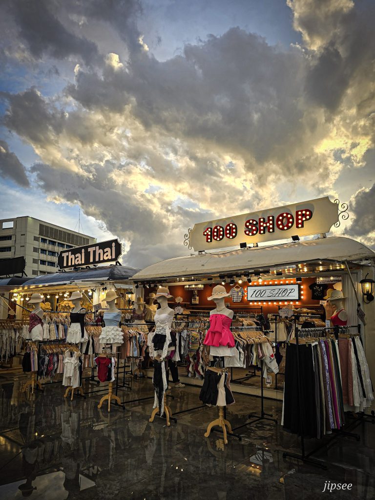 stand de vetement night market jodd fairs bangkok