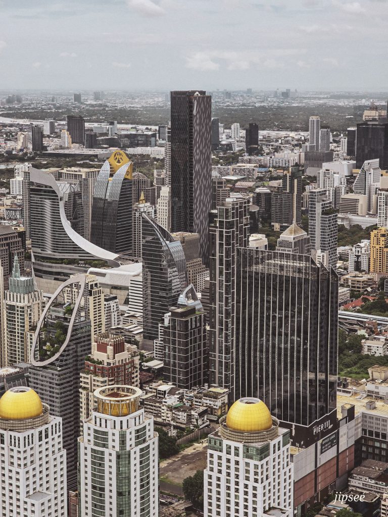 vue de bangkok du sommet de la sky tower bayoke plateau tournant