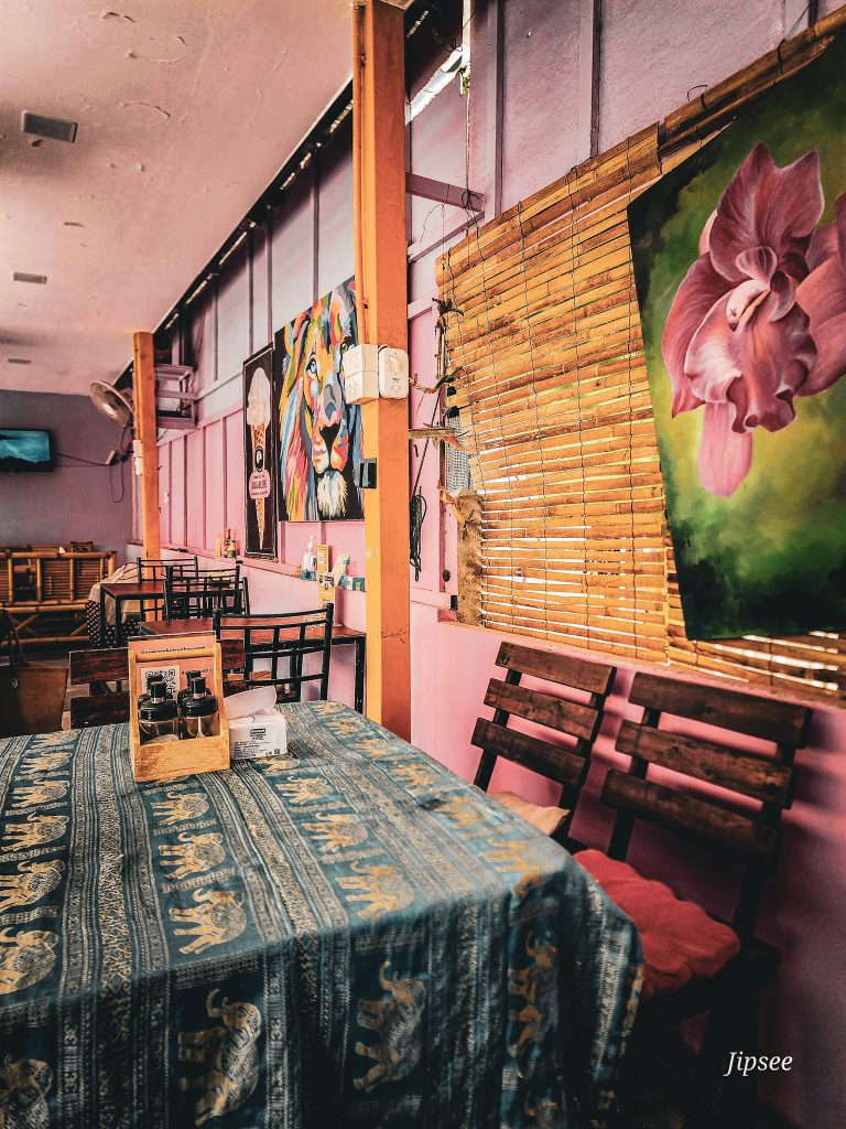 decoration interieure du pink orchid restaurant dans le quartier de lamai a koh samui