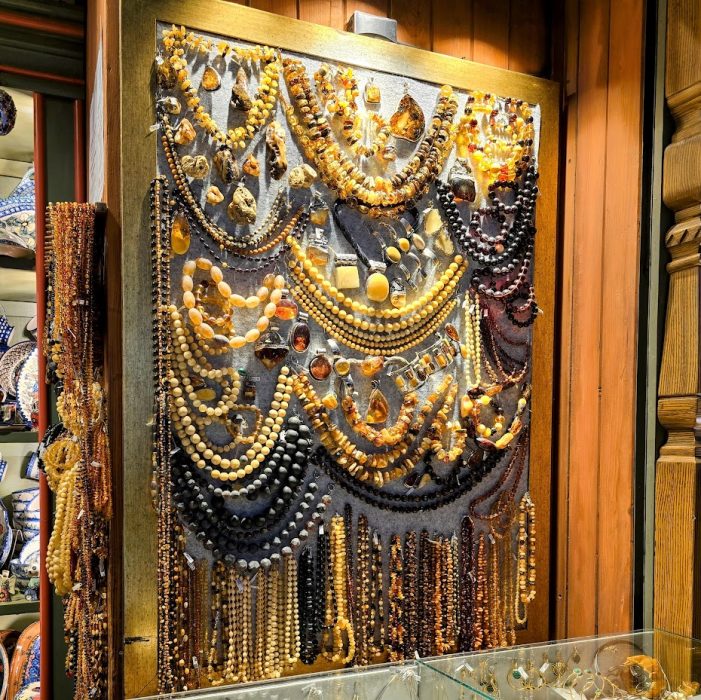 Bijoux en ambre, souvenir typique à ramener de Cracovie