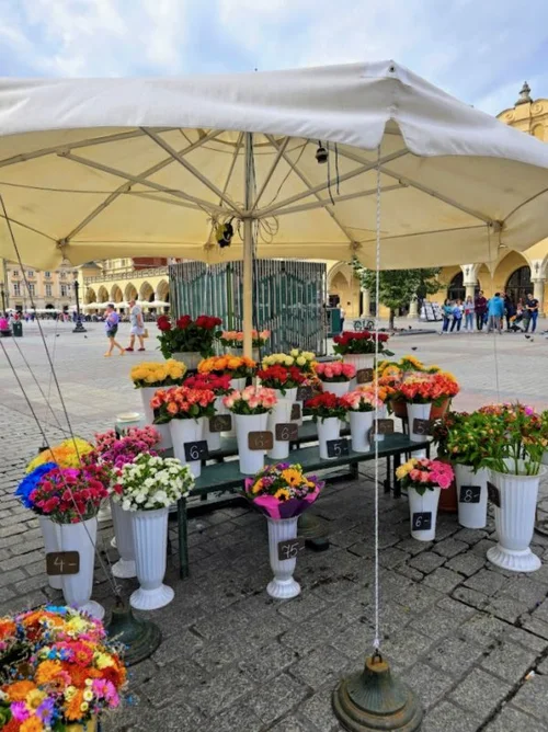 stand de fleuriste assortiment de bouquets colorés