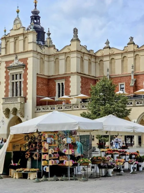 stand de souvenir sur la place pricipale de cracovie