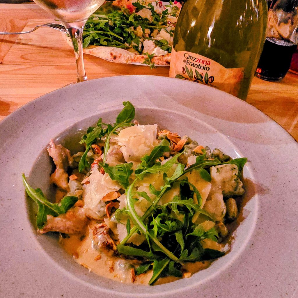 salade ceasar à la trattoria Cyclop dans le quartier Kazimierz à Cracovie