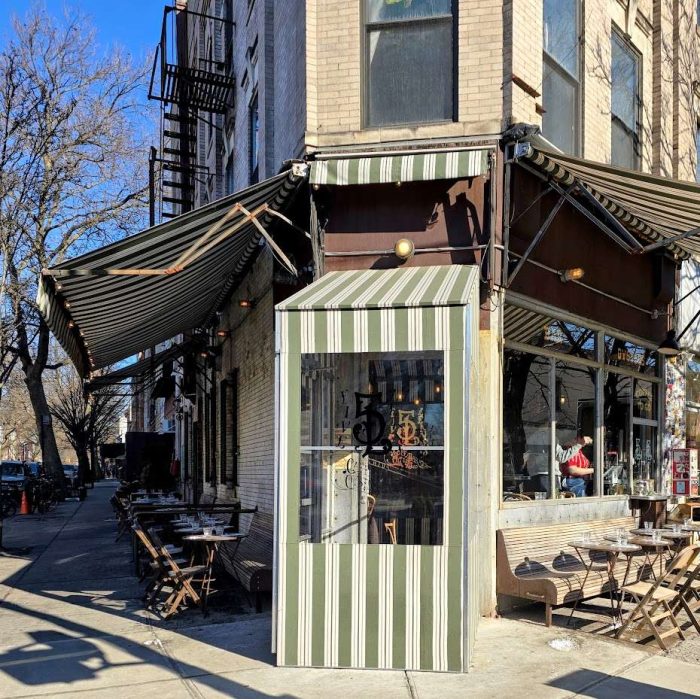 devanture-restaurant-five-leaves-williamsburg-new-york