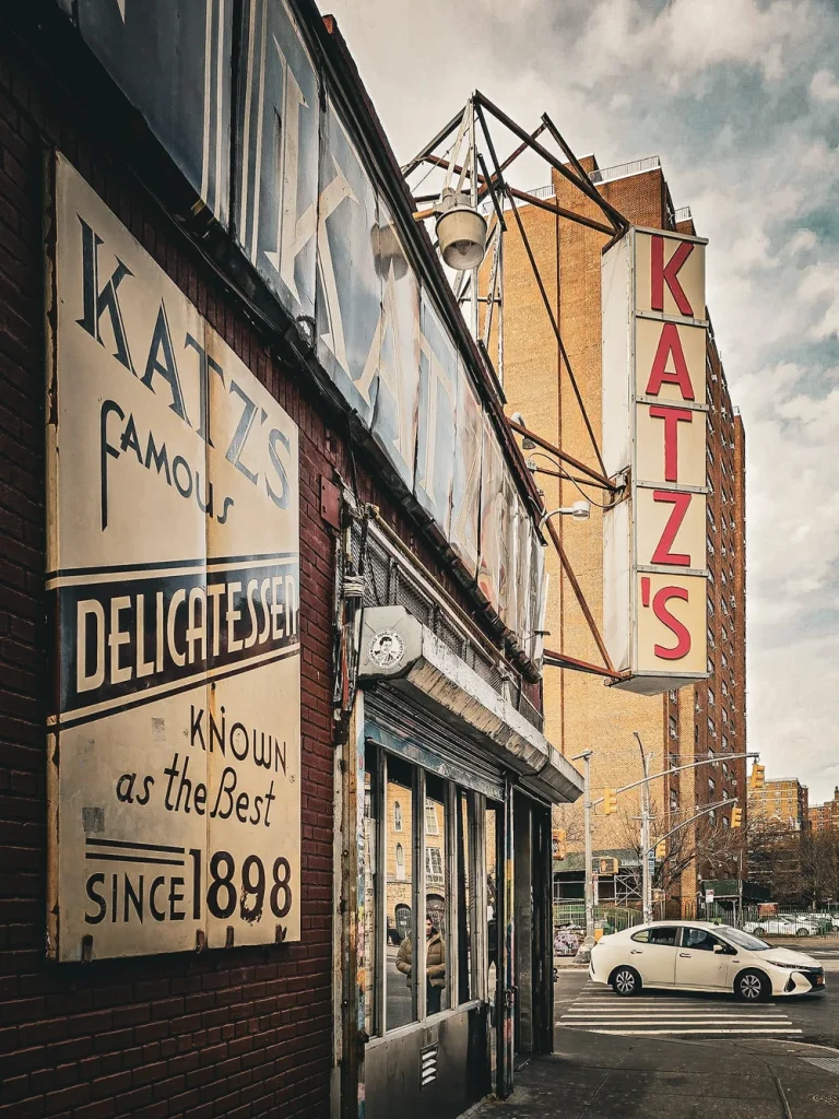rue de new york enseigne kat's restaurant