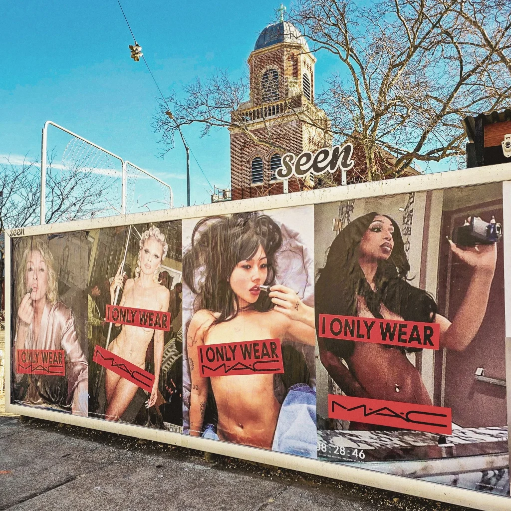 femmes sur affiches murales pub mac new york