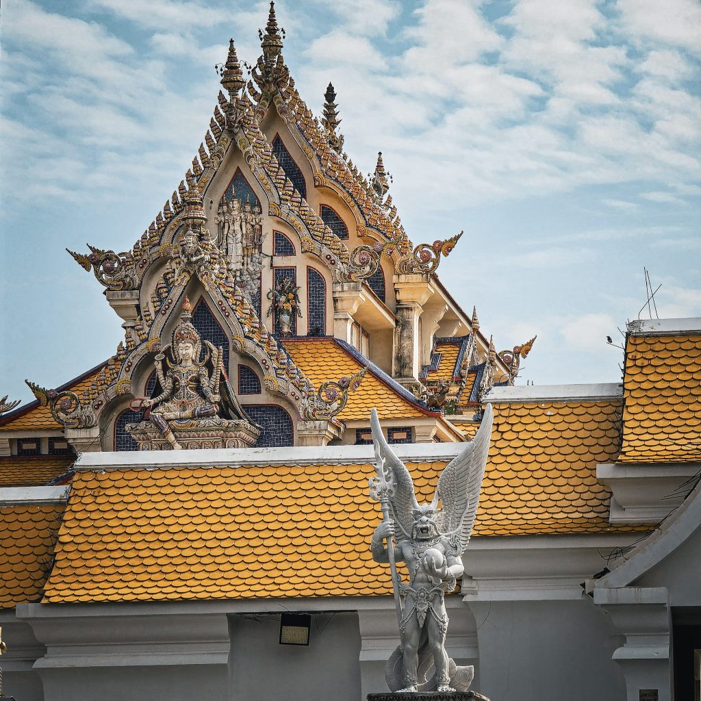 toit du wat pariwat vue de l'entree du temple