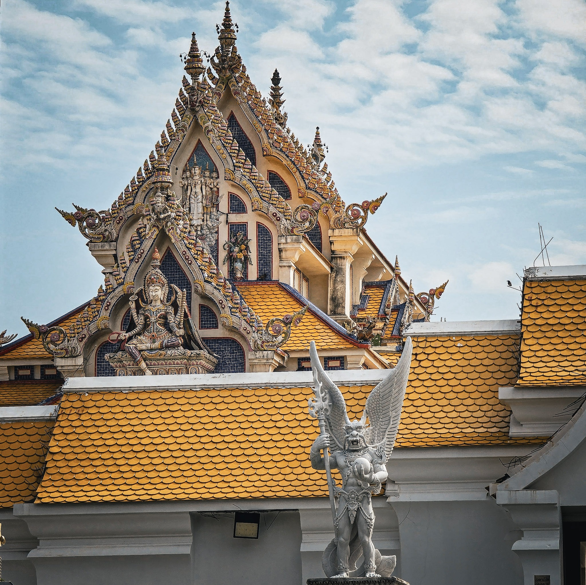toit du wat pariwat vue de l'entree du temple