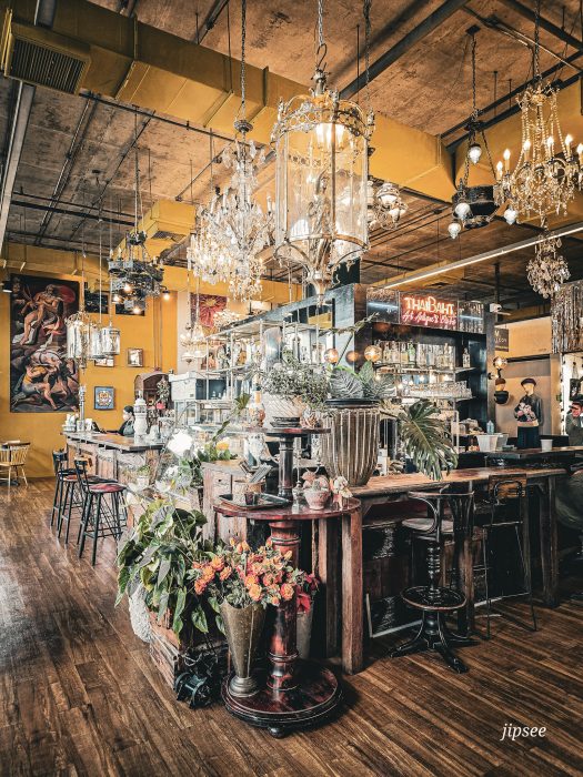 interieur bar cafe du red building a chatuchak
