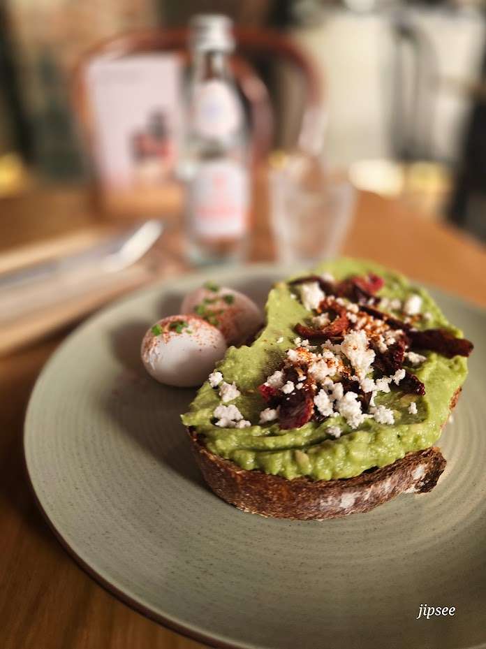 avocado-toast-sarnies-bangkok