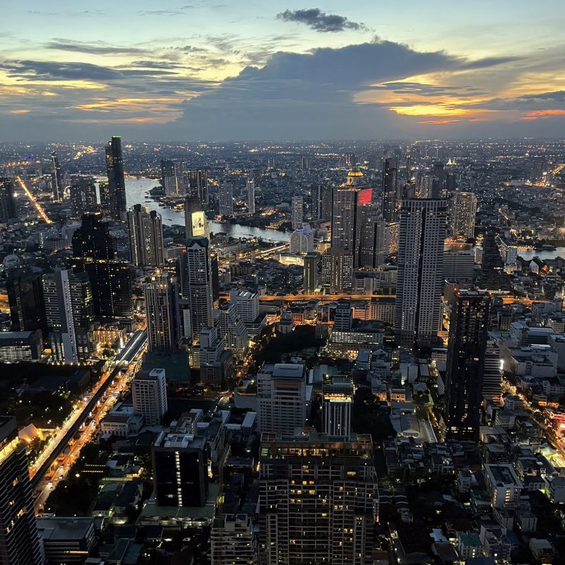 coucher de soleil sur la skyline de bangkok