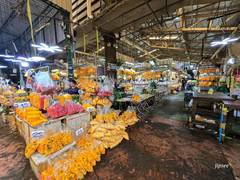 interieur-marche-aux-fleurs-bangkok