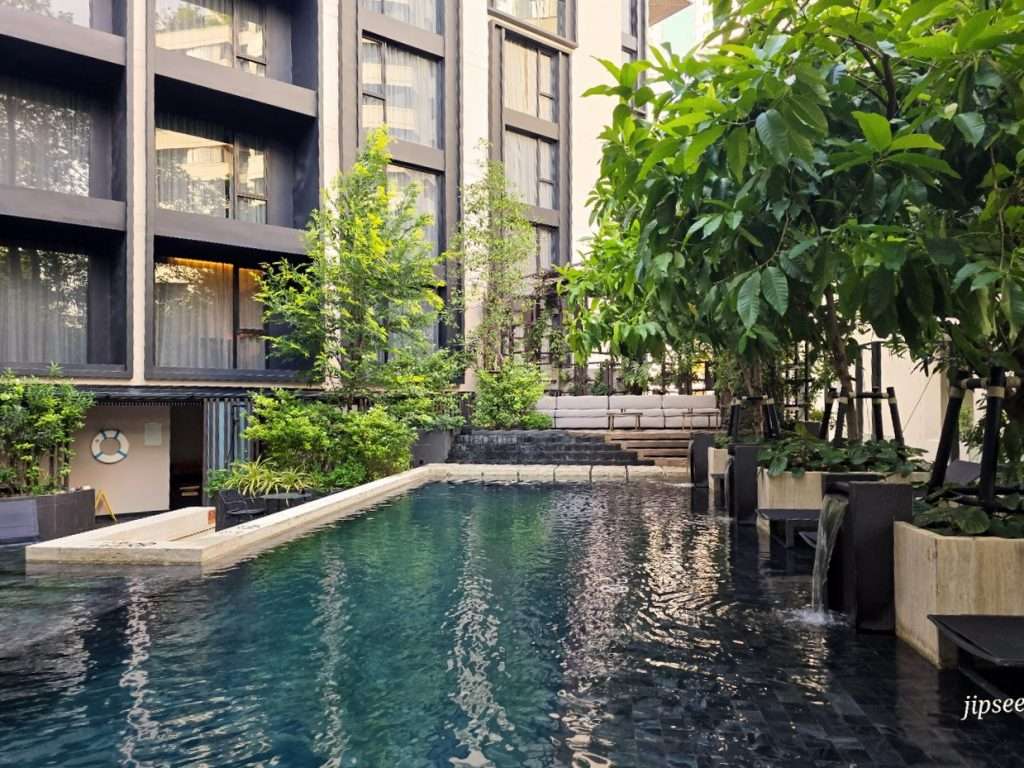 piscine-gardina-asoke-bangkok