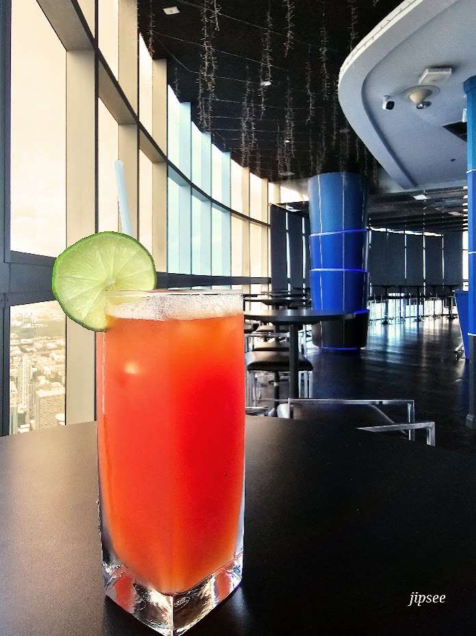 cocktail-rooftop-baiyoke-tower-bangkok