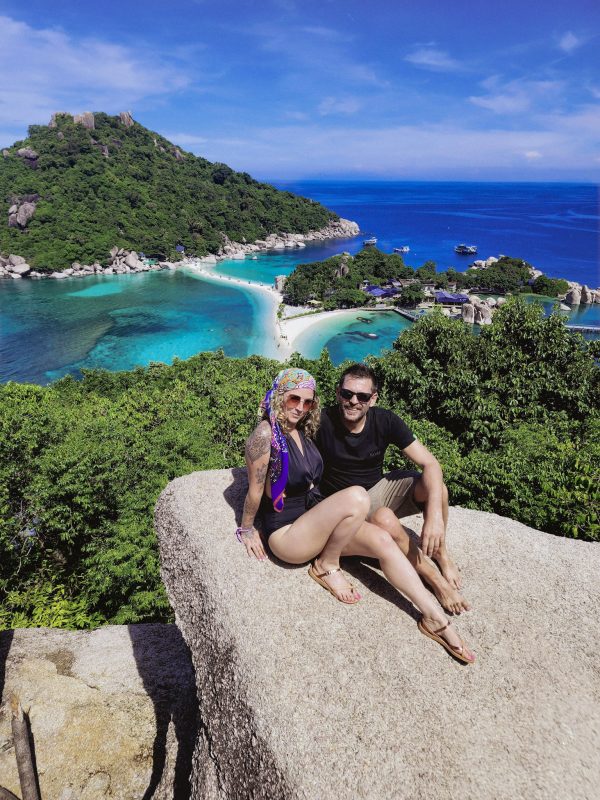 pose photo Nang Yuan Island a koh tao