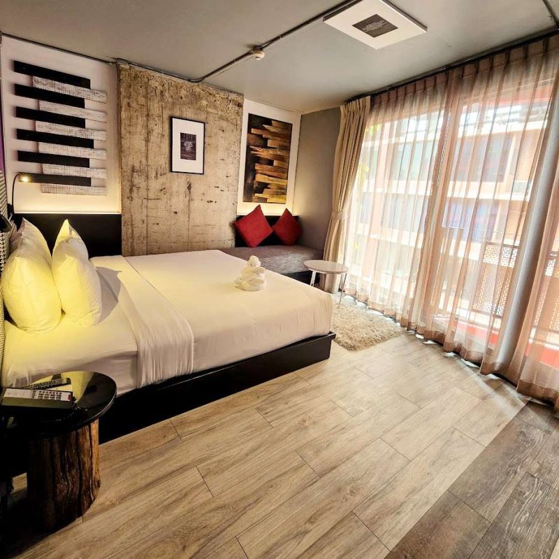 chambre double avec balcon de l'hotel mestyle museum a bangkok