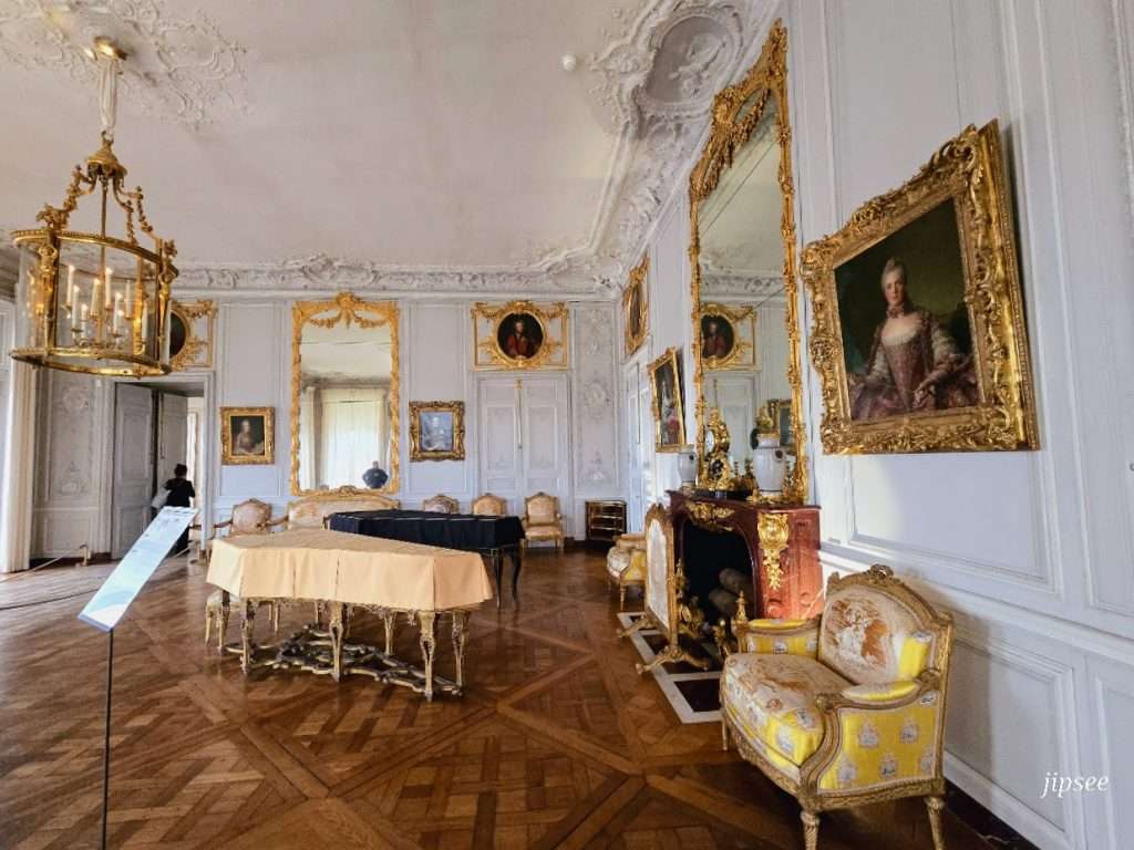 appartement-de-la-reine-chateau-de-versailles