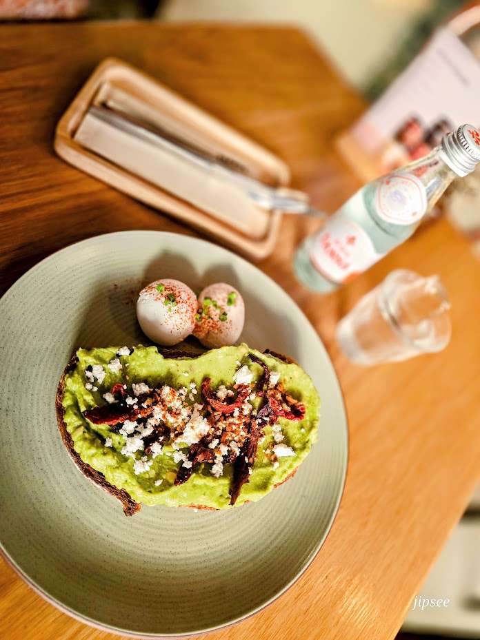 avocado-toast-sarnies-bangkok