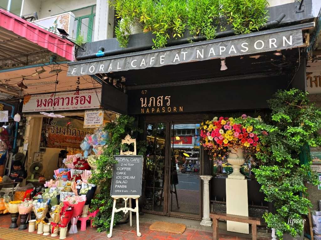 entree-cafe-floral-marche-aux-fleurs-bangkok