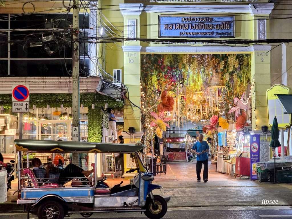 scene-de-vie-marche-aux-fleurs-bangkok