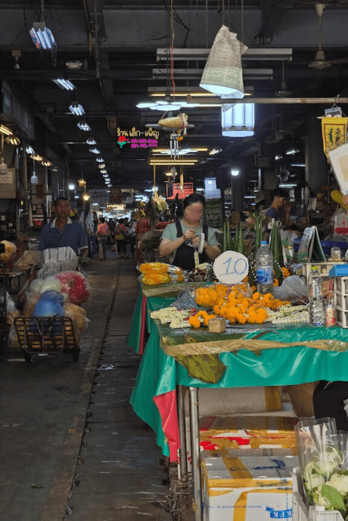 interieur-marche-aux-fleurs-bangkok