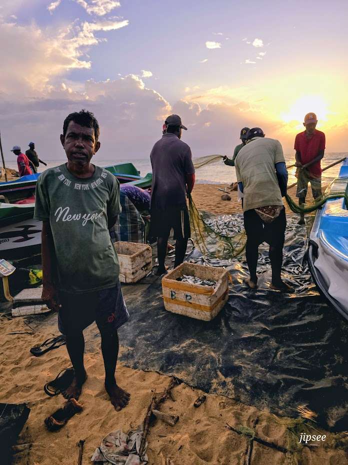 pecheurs-plage-negombo-sri-lanka