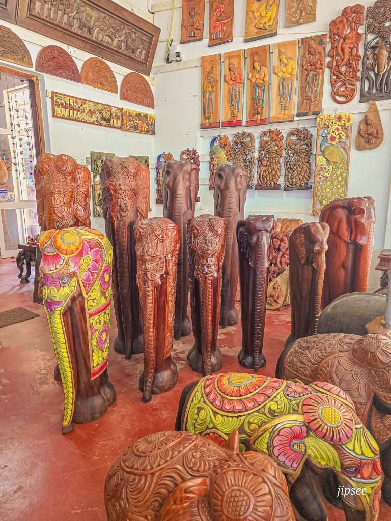 sculpture-elephants-sri-lanka