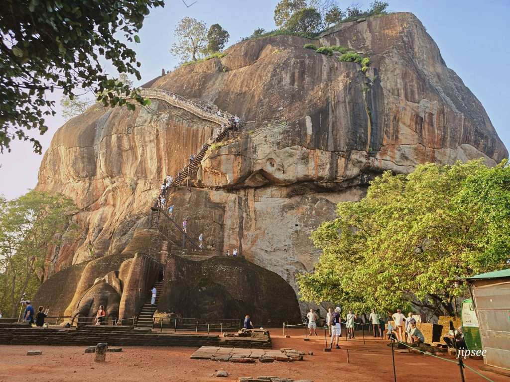 rocher-du-lion-sigiriya