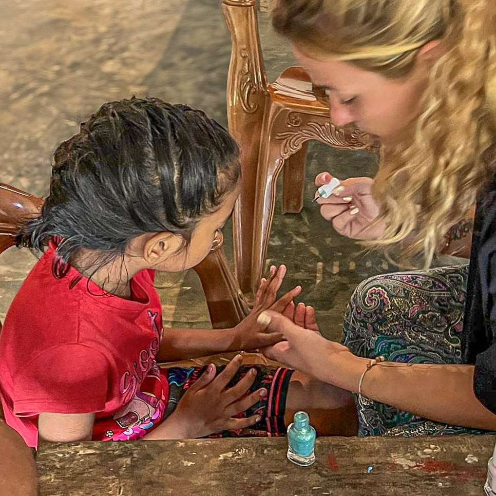pose-vernis-enfant-sri-lanka