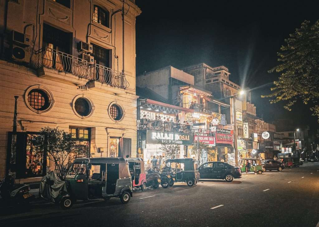 centre-ville-kandy-la-nuit-sri-lanka