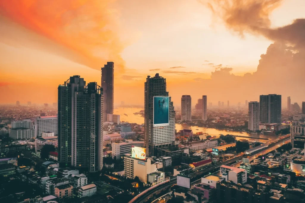 vue des buildings de bangkok au sunset