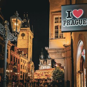 prague illuminé la nuit enseigne lumineuse i love prague
