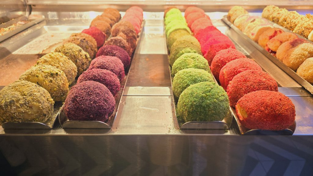 assortiment knedlin sucrés salés vitrine restaurant prague