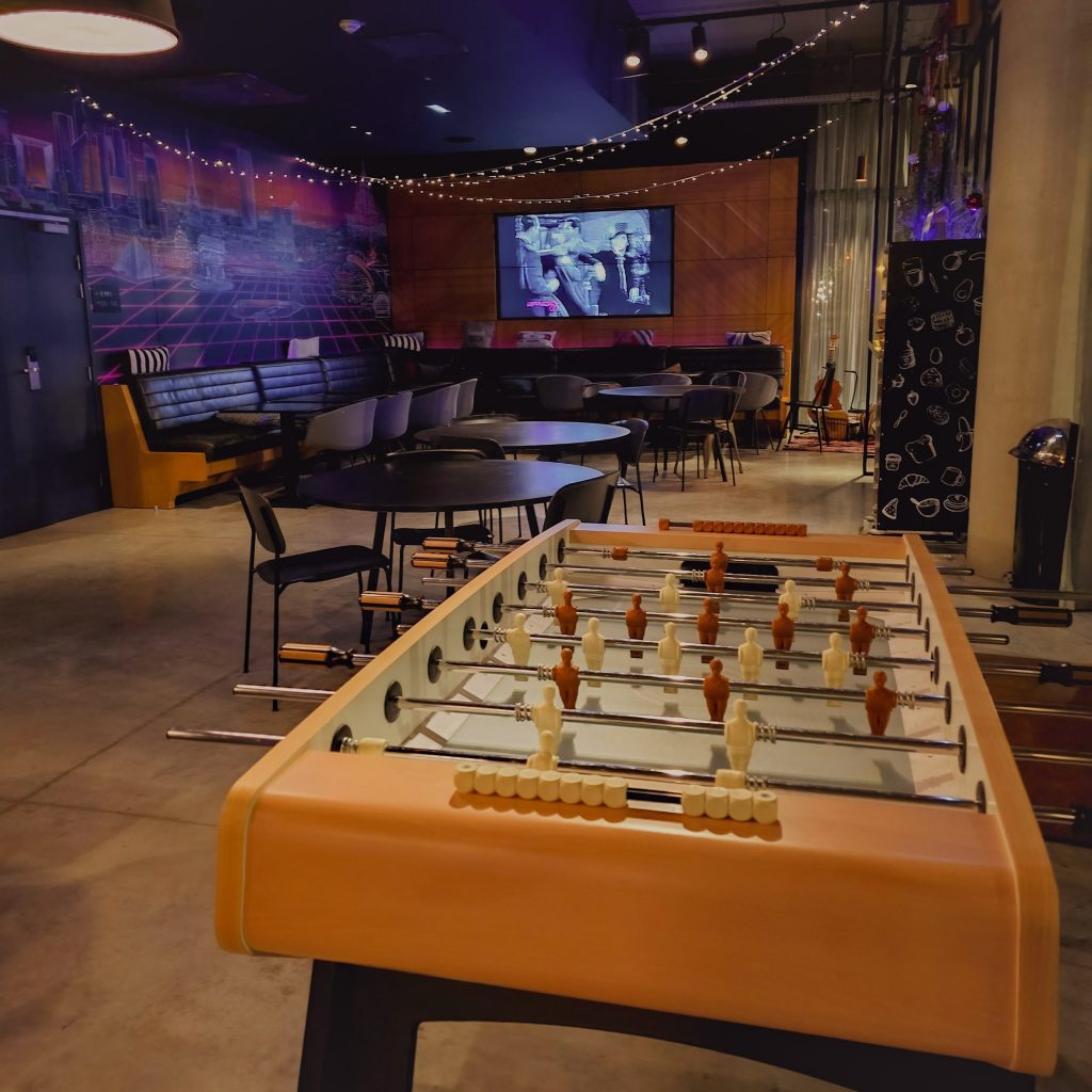 baby foot parties communes moxy hotel paris