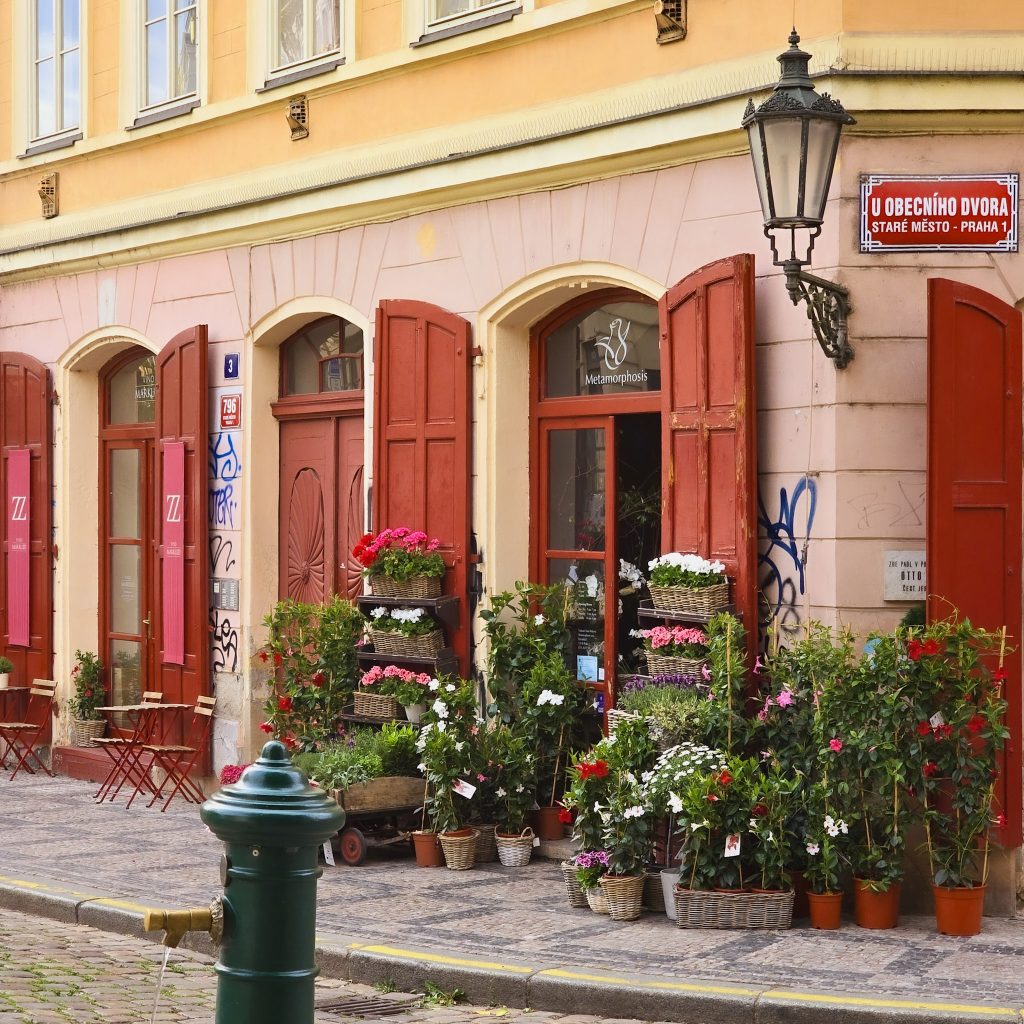 devanture d'une boutique de fleur dans le quartier juif de prague