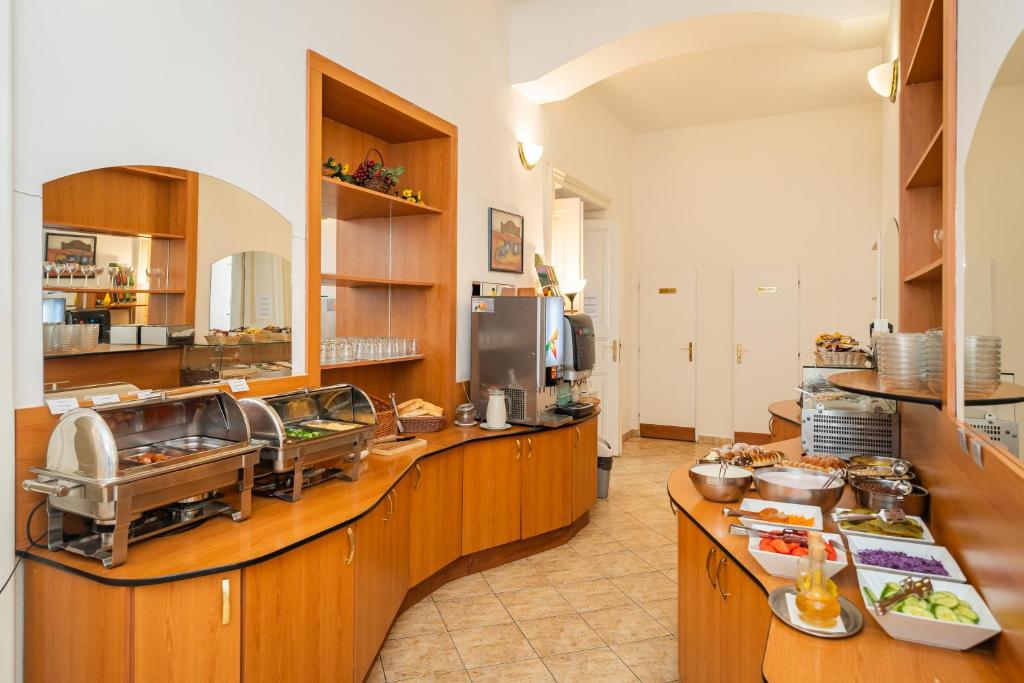 salle petit dejeuner buffet hotel city centre prague