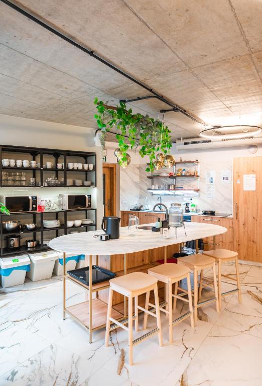 cuisine commune luma terra prague