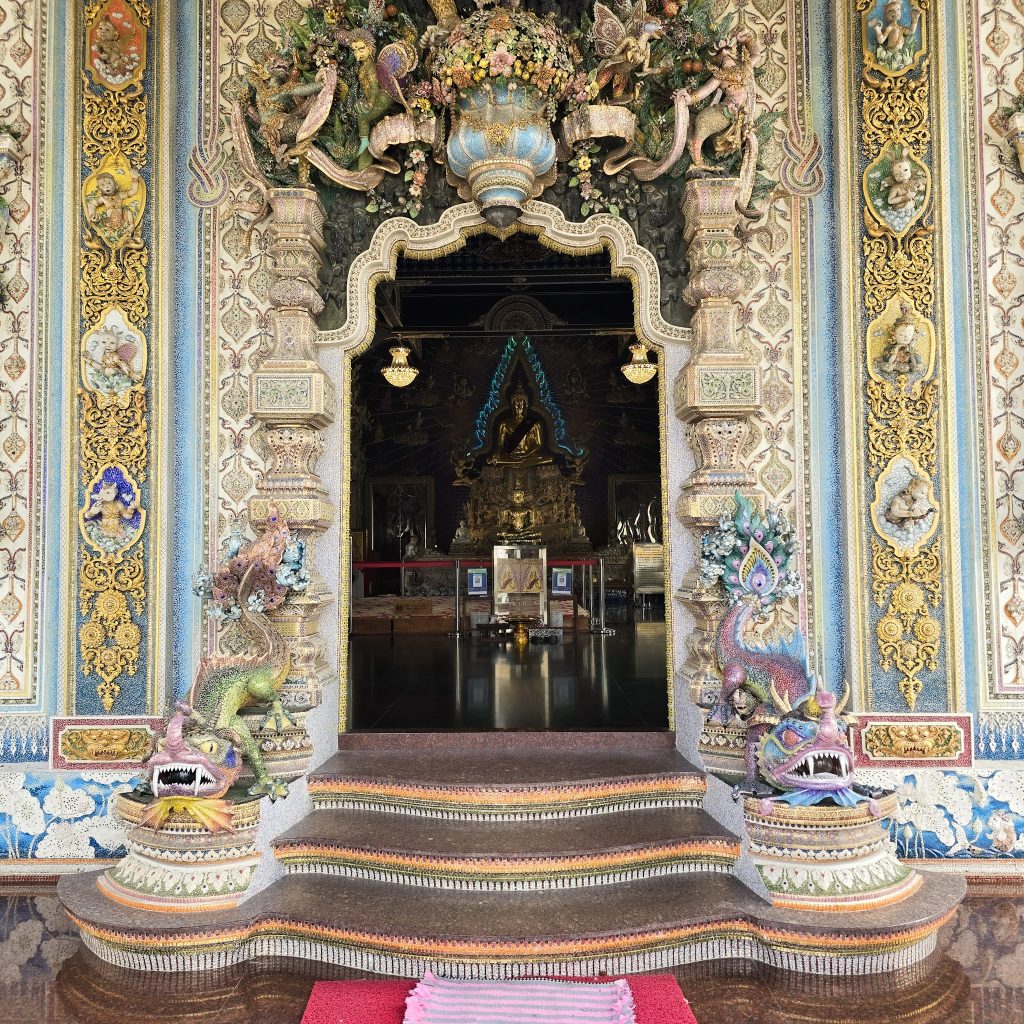 entree pricipale temple wat pariwat bangkok